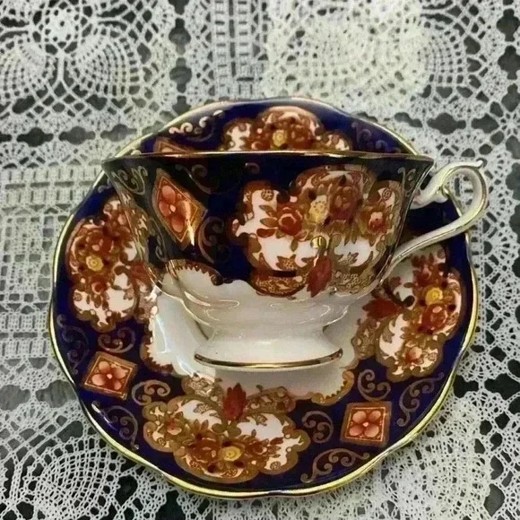 Royal Albert Heirloom Footed  Cup &
Saucer england - Picture 8 of 16